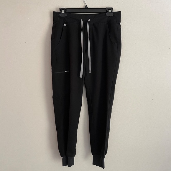 Figs Rafaela Oversized Top & Zamora Jogger Scrub Set - Picture 10 of 14